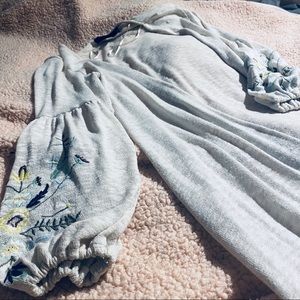 Cream puffy sleeve sweater wrap w/ floral detail